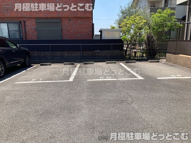 安城市桜井町貝戸尻95-1の月極駐車場8