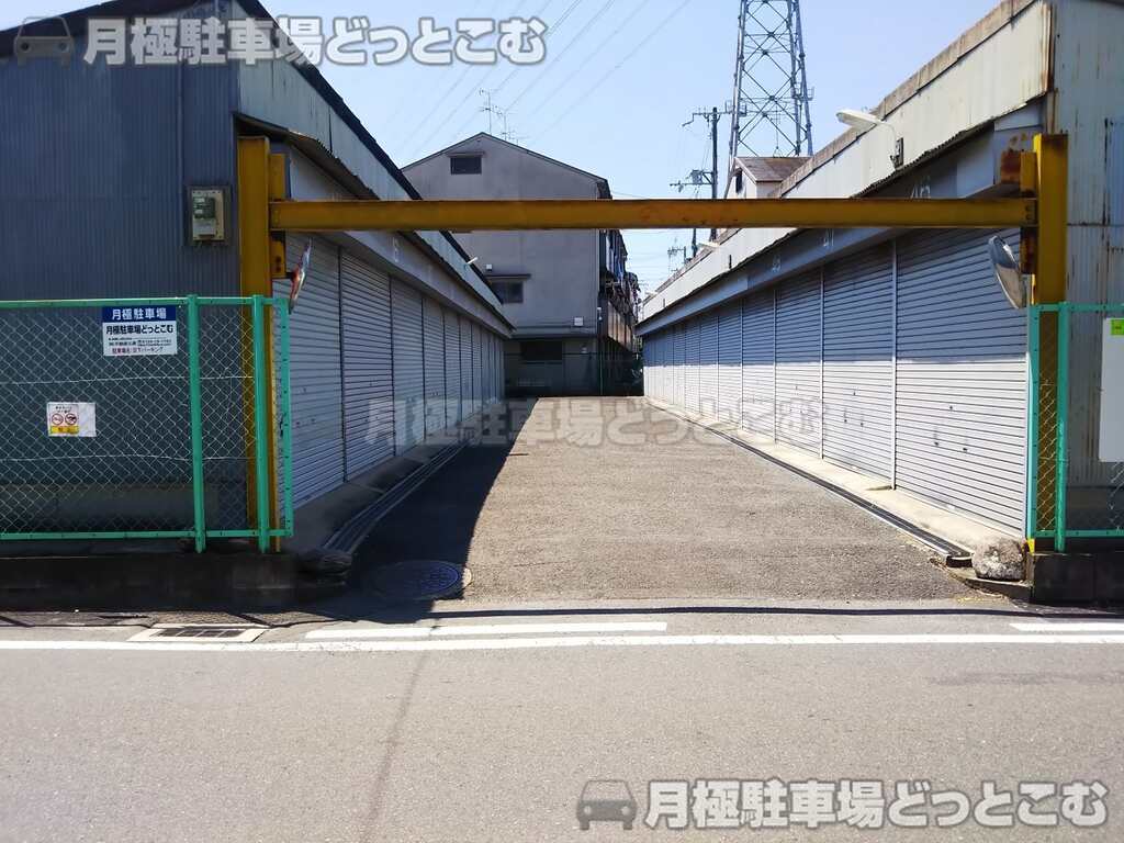 東大阪市日下町5-1250-2の月極駐車場1