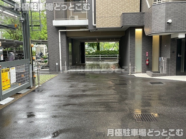 名古屋市西区花の木2丁目13-23の月極駐車場7