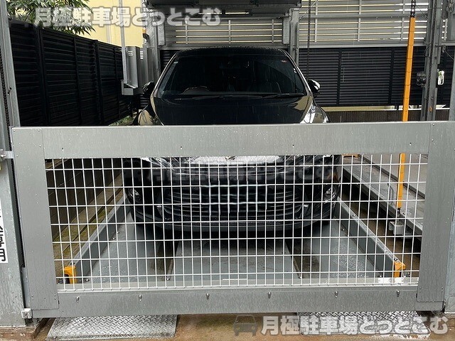 名古屋市西区花の木2丁目13-23の月極駐車場5