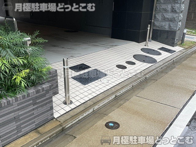 名古屋市西区花の木2丁目13-23の月極駐車場8