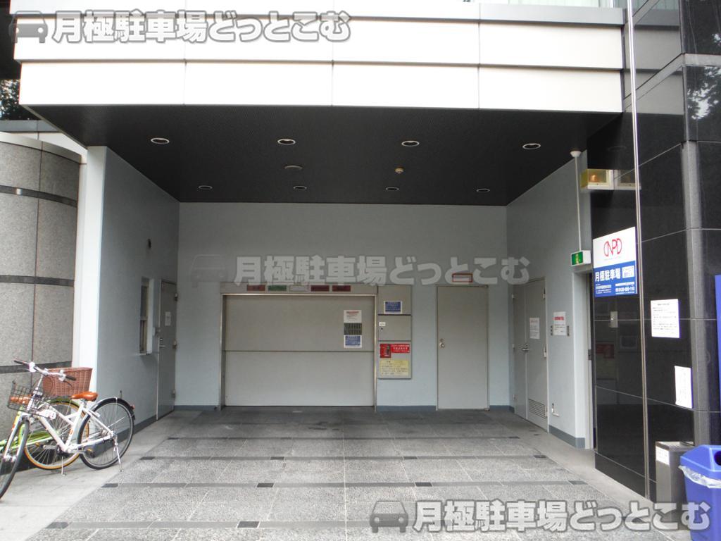 大阪市北区天神橋4-7-13の月極駐車場1