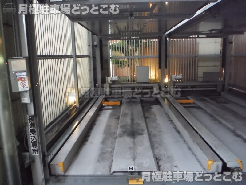 大阪市浪速区桜川2-4-13の月極駐車場4