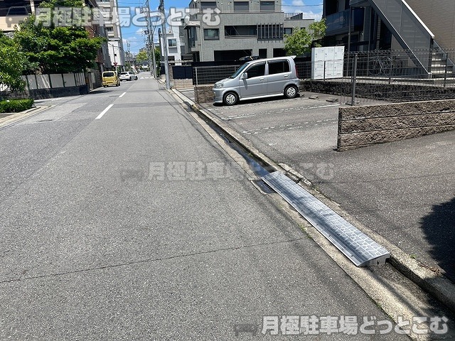岡崎市明大寺町字池下54の月極駐車場8