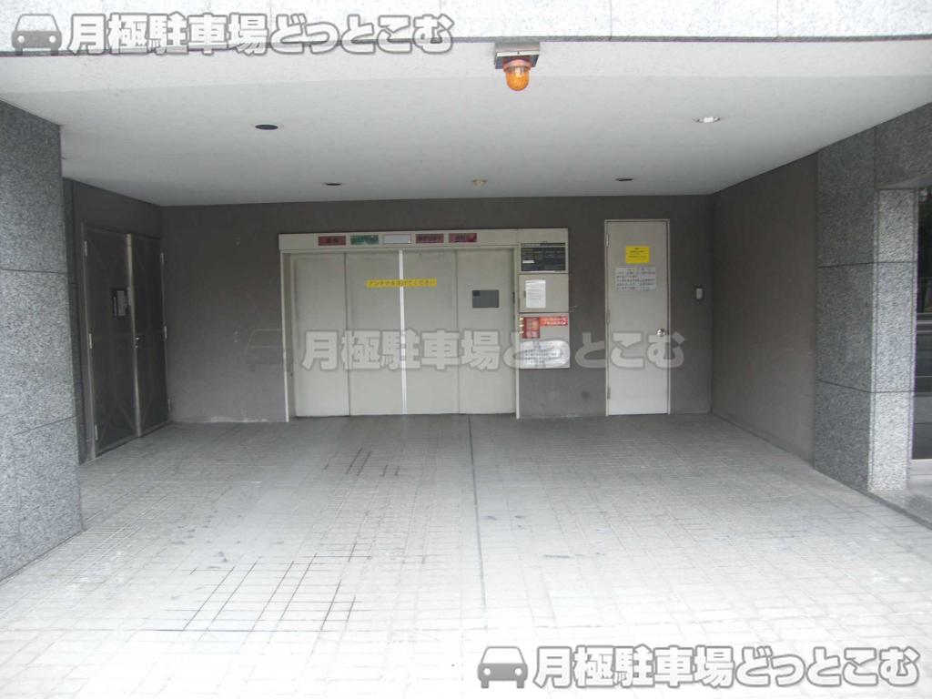 大阪市中央区和泉町1-1-14の月極駐車場2