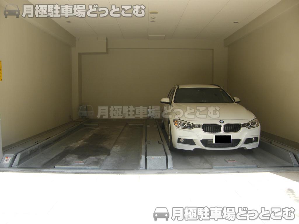 大阪市中央区瓦屋町1-5-15の月極駐車場3