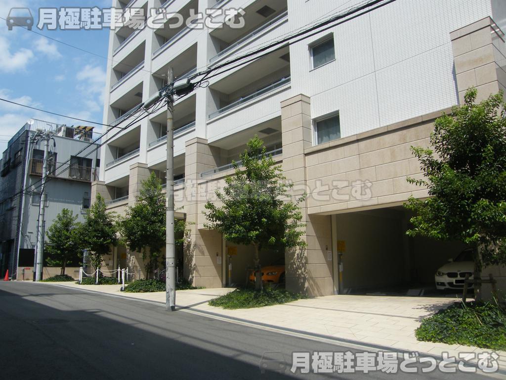 大阪市中央区瓦屋町1-5-15の月極駐車場1