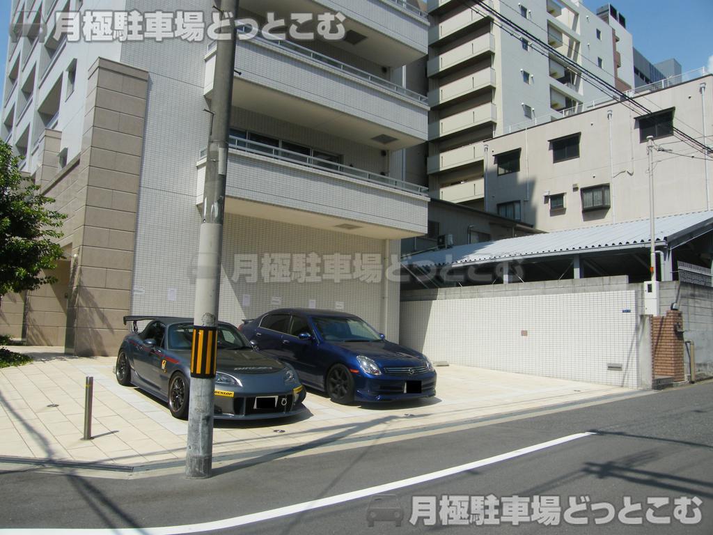 大阪市中央区瓦屋町1-5-15の月極駐車場2