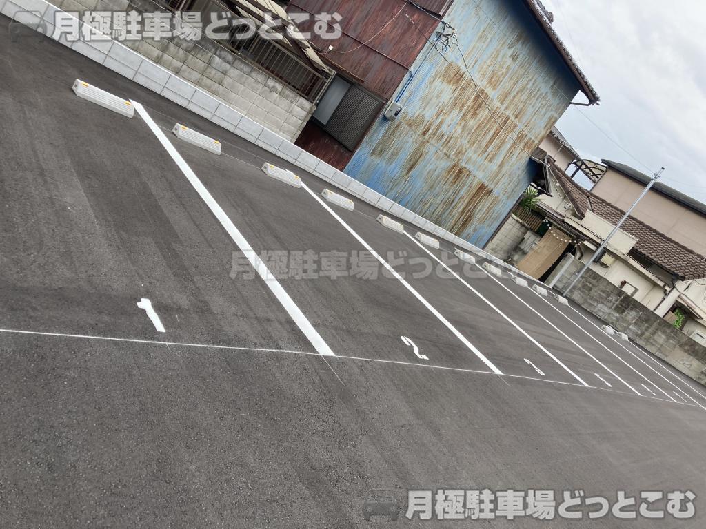 柏原市国分本町6丁目8－9の月極駐車場1