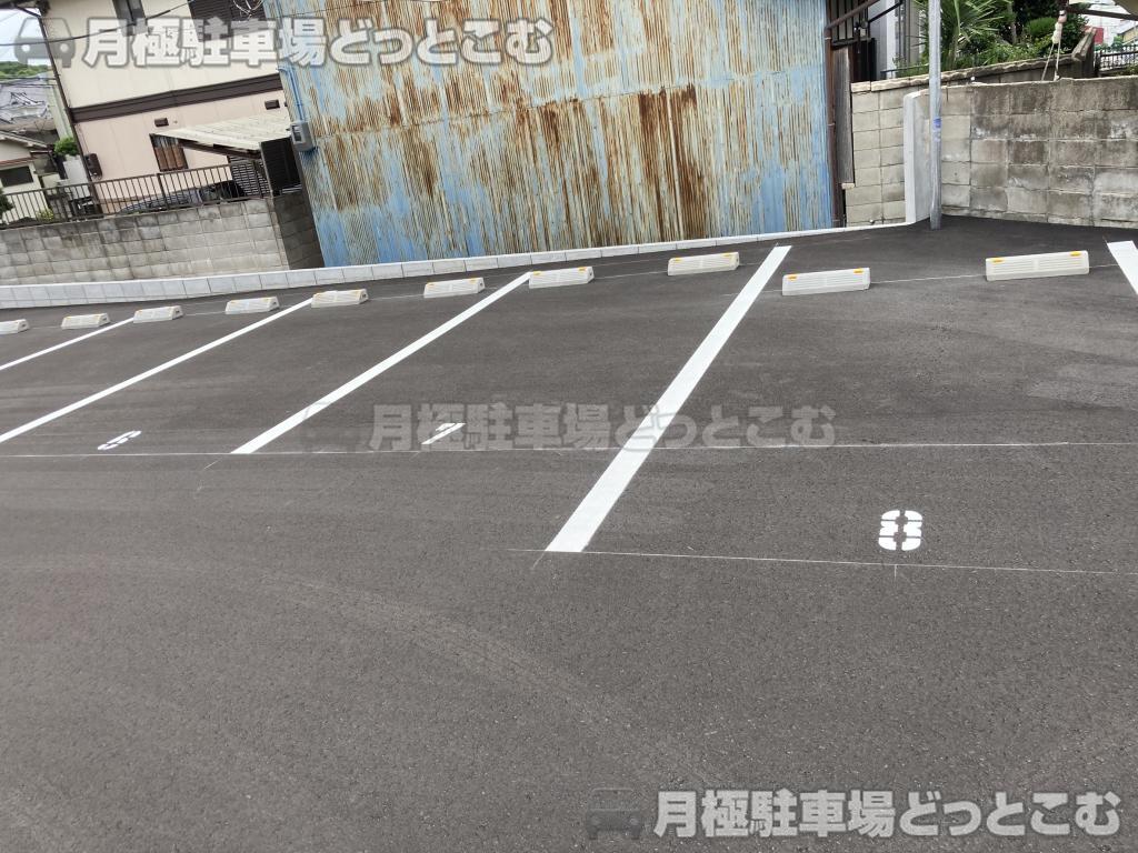 柏原市国分本町6丁目8－9の月極駐車場2