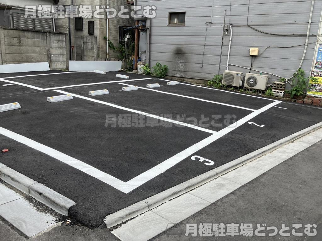 北区岸町2丁目9-1の月極駐車場1