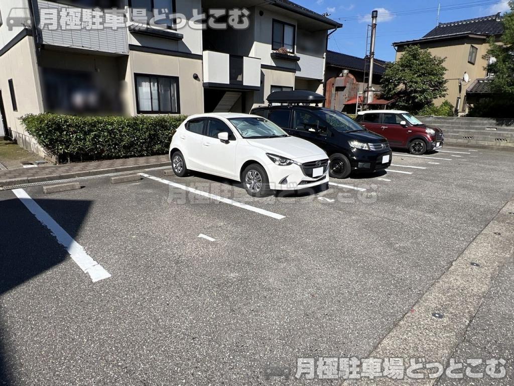 高岡市美幸町1丁目3-55の月極駐車場2