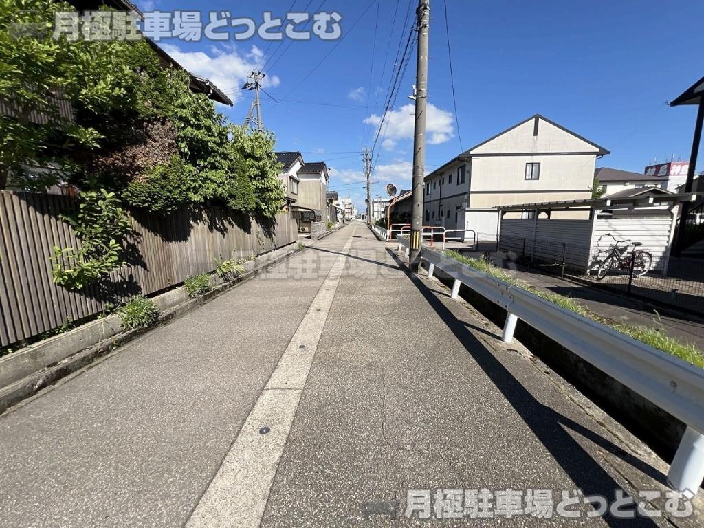 高岡市美幸町1丁目3-55の月極駐車場7