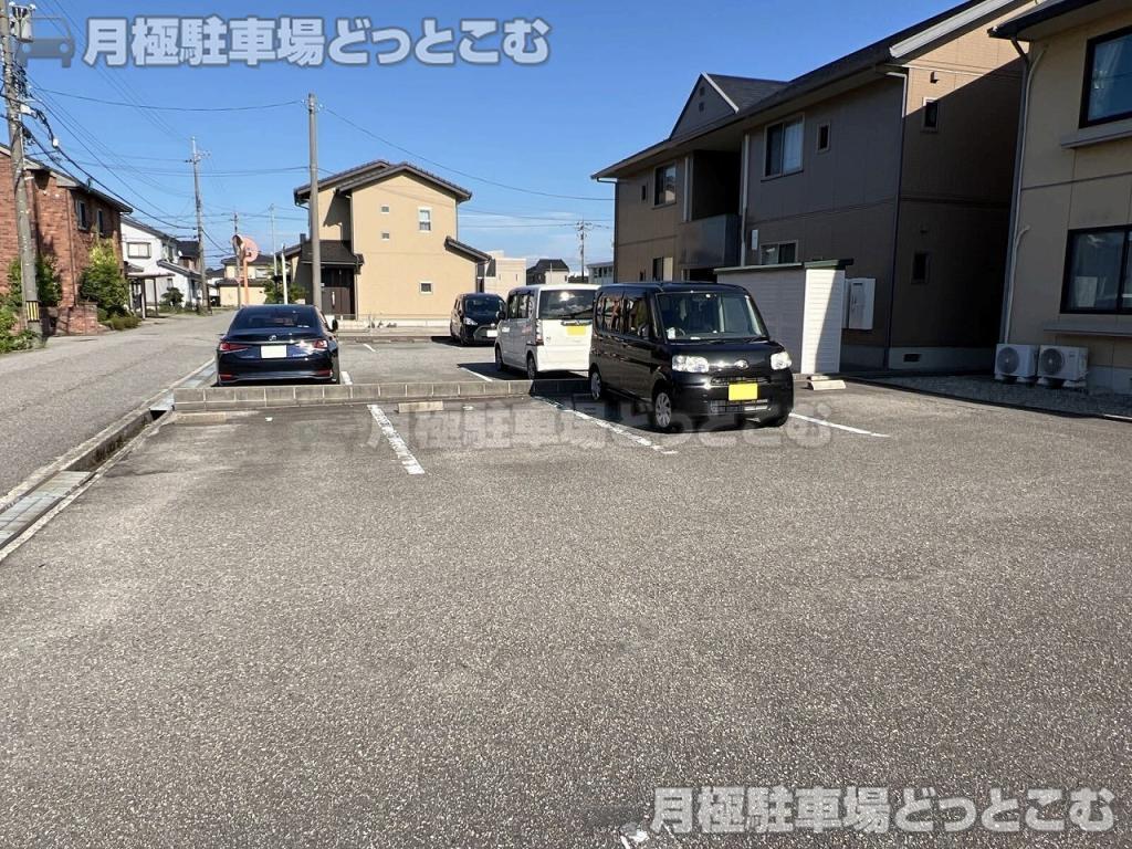 高岡市放生津36-1の月極駐車場2