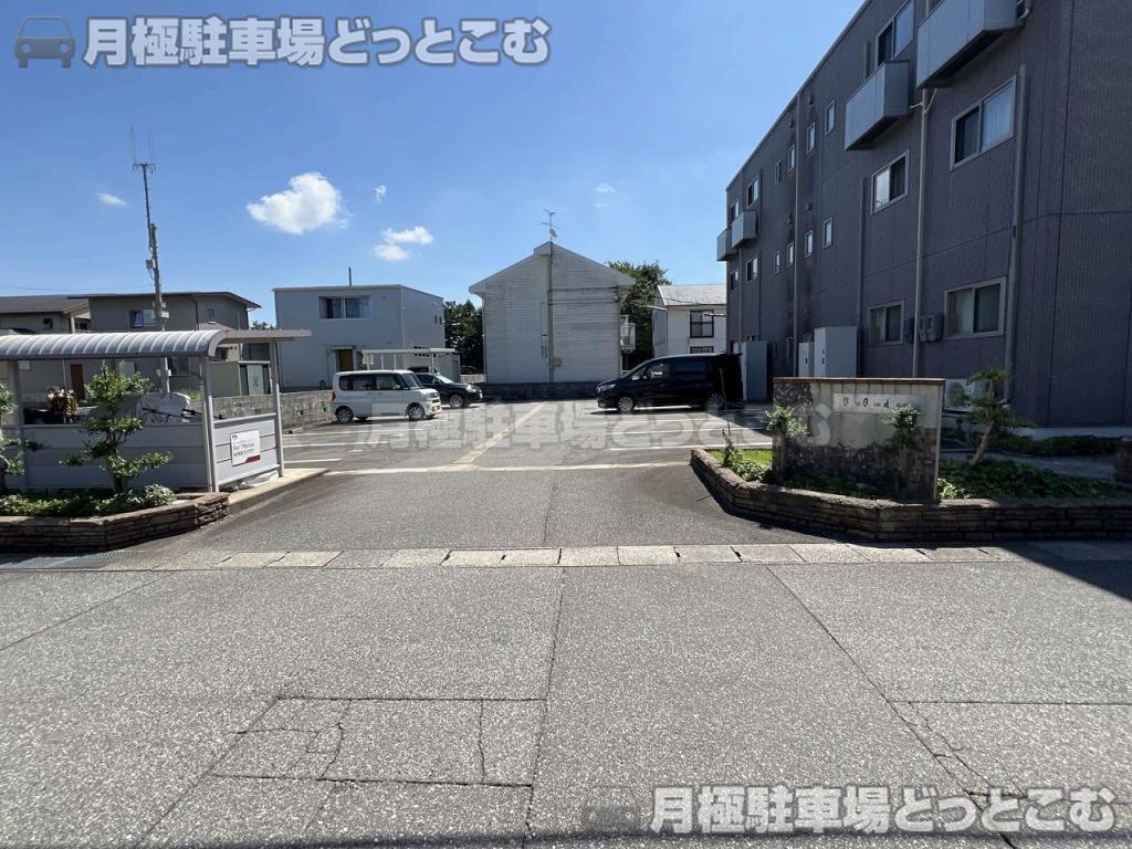 富山市花園町4丁目3-18の月極駐車場2