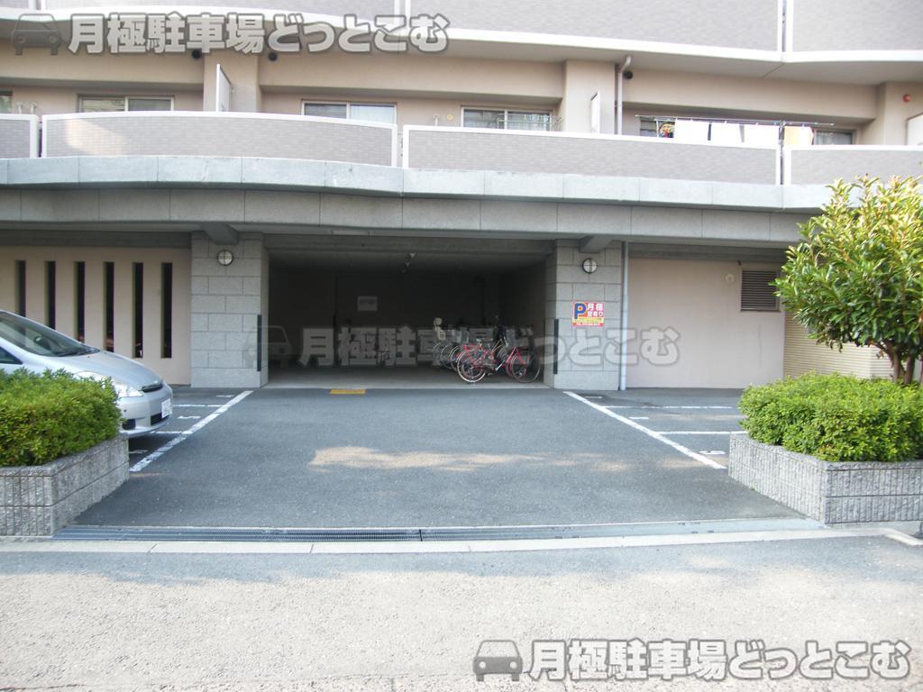 大阪市生野区巽北3-13-25の月極駐車場2