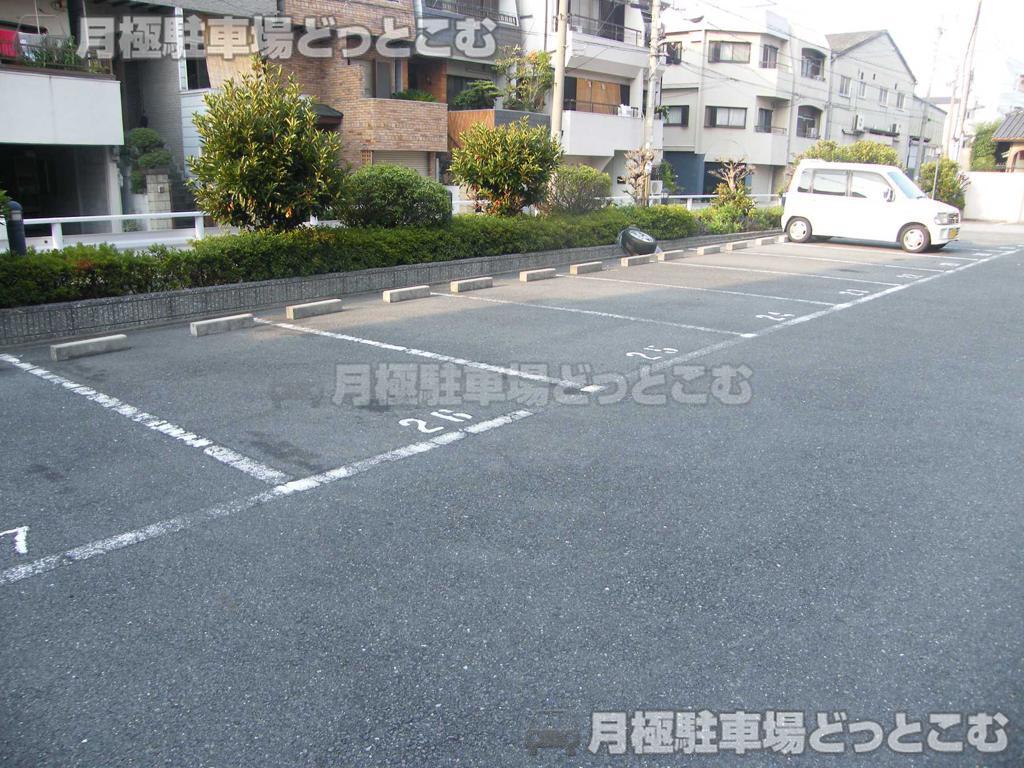 大阪市生野区巽北3-13-25の月極駐車場4