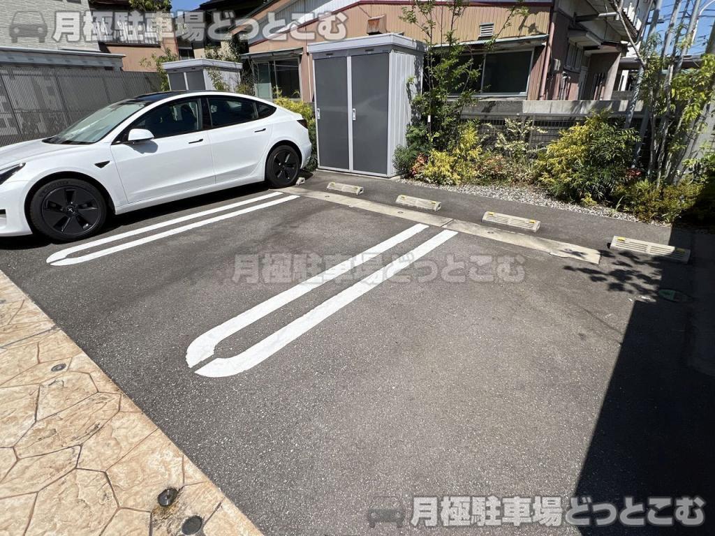 富山市大泉本町2丁目2-8の月極駐車場3