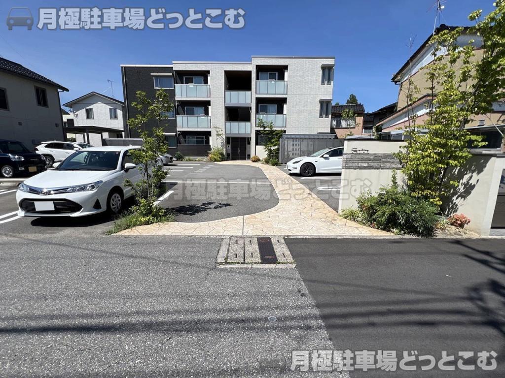 富山市大泉本町2丁目2-8の月極駐車場4