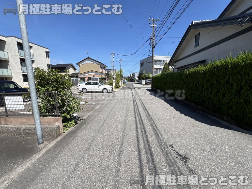 富山市大泉本町2丁目2-8の月極駐車場6
