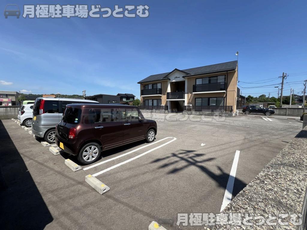 富山市石坂2087-3の月極駐車場5