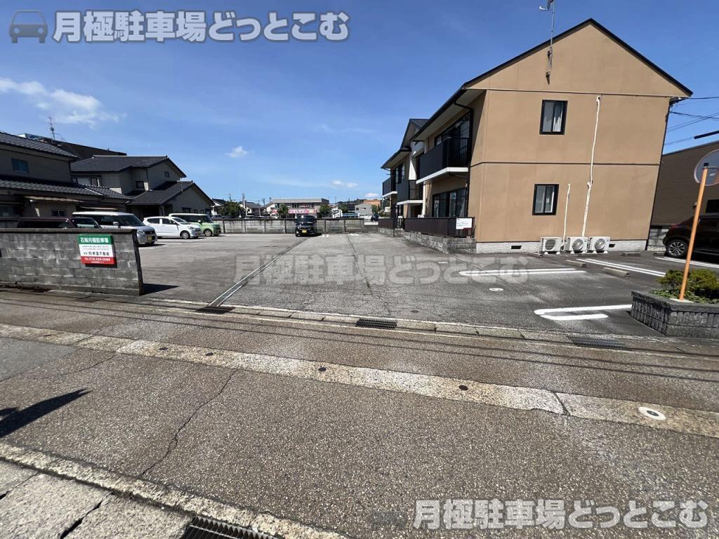 富山市石坂2087-3の月極駐車場6