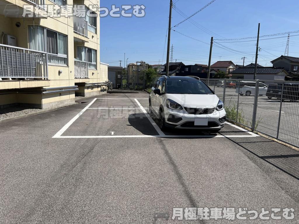 富山市秋吉44-4の月極駐車場5