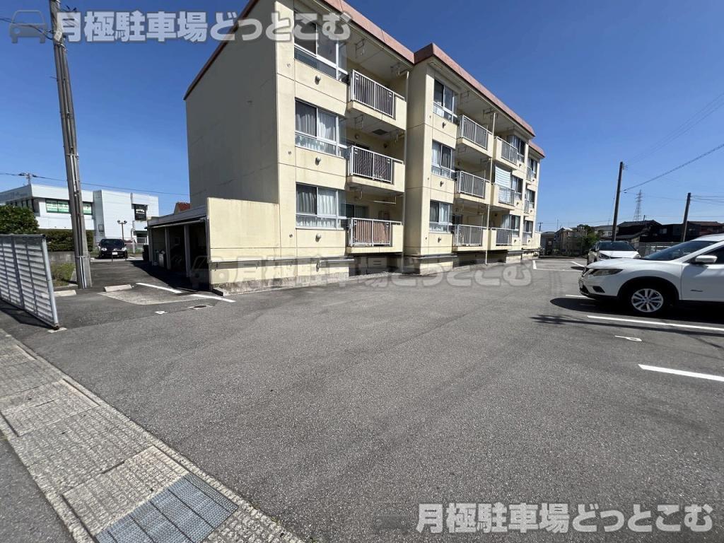 富山市秋吉44-4の月極駐車場6