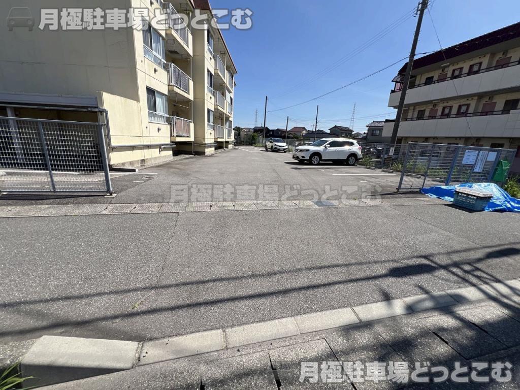 富山市秋吉44-4の月極駐車場7