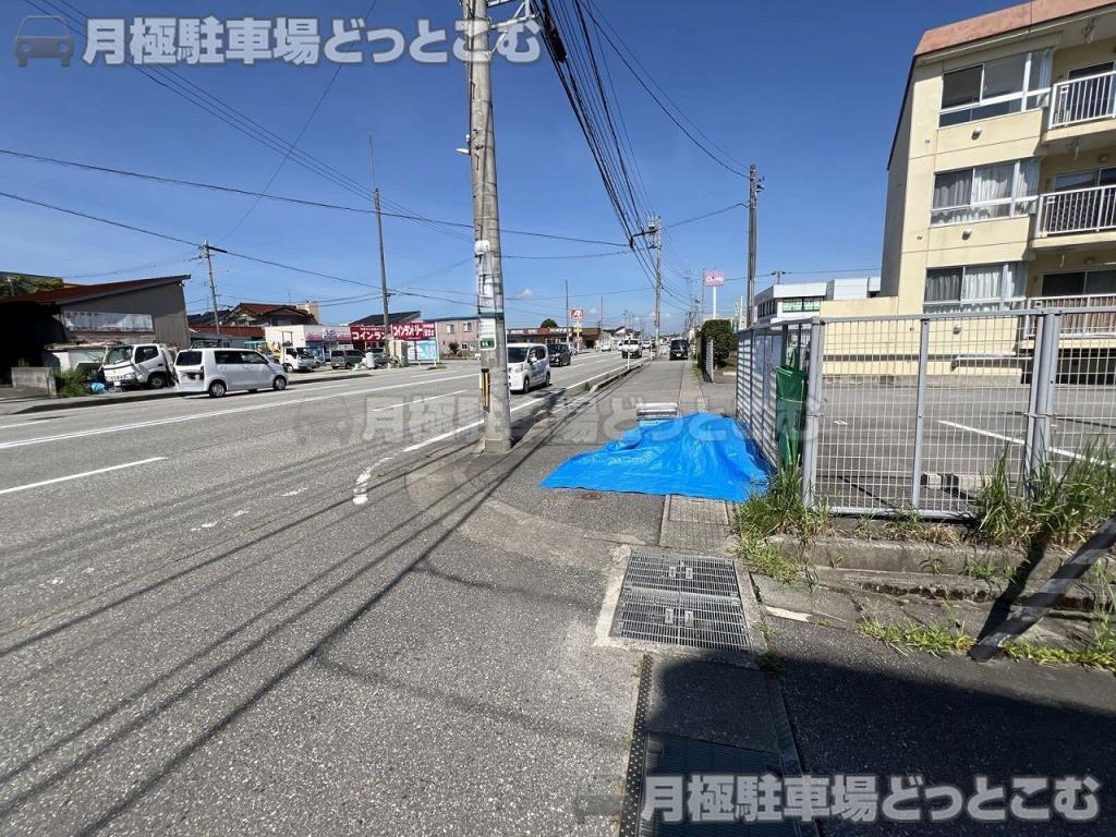 富山市秋吉44-4の月極駐車場9