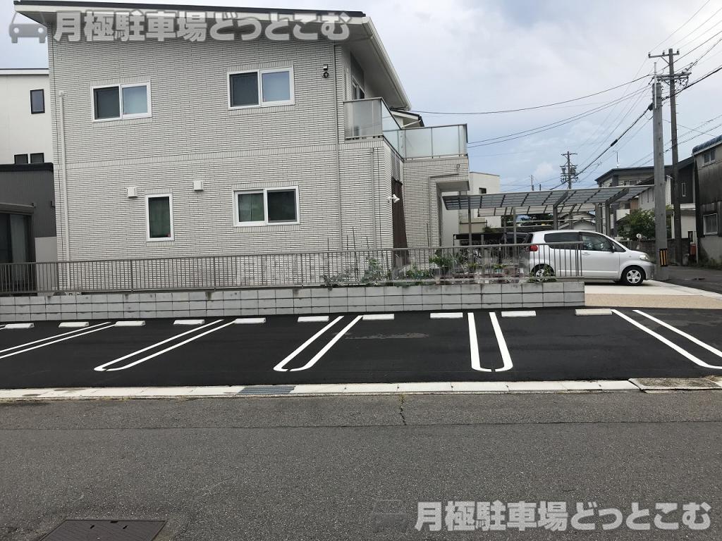春日井市梅ケ坪町25の月極駐車場3