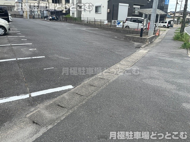 西尾市中畑1丁目58-1の月極駐車場4