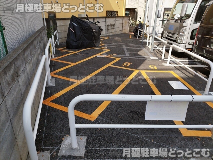文京区本郷6丁目14の月極駐車場3