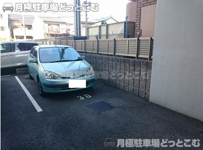 名古屋市昭和区広見町1丁目6の月極駐車場3