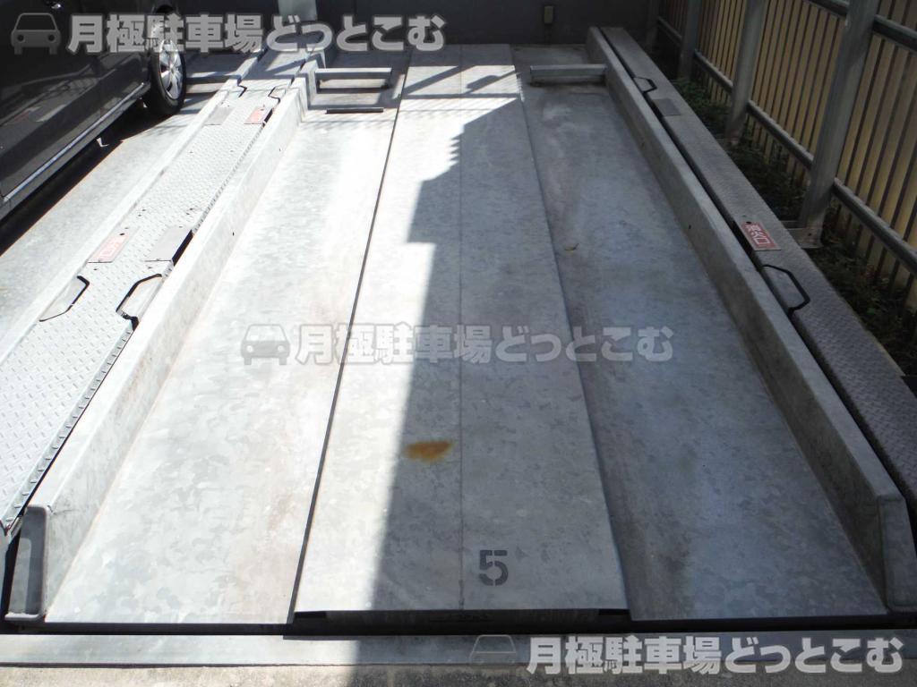 大阪市中央区瓦屋町3-10-6の月極駐車場3
