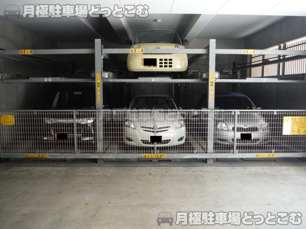 大阪市中央区瓦屋町3-10-6の月極駐車場2