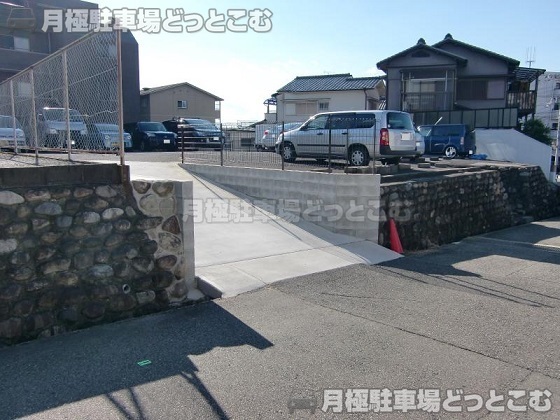 豊中市東豊中町5丁目151-5の月極駐車場1