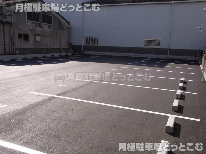 八尾市南木の本2-44の月極駐車場1