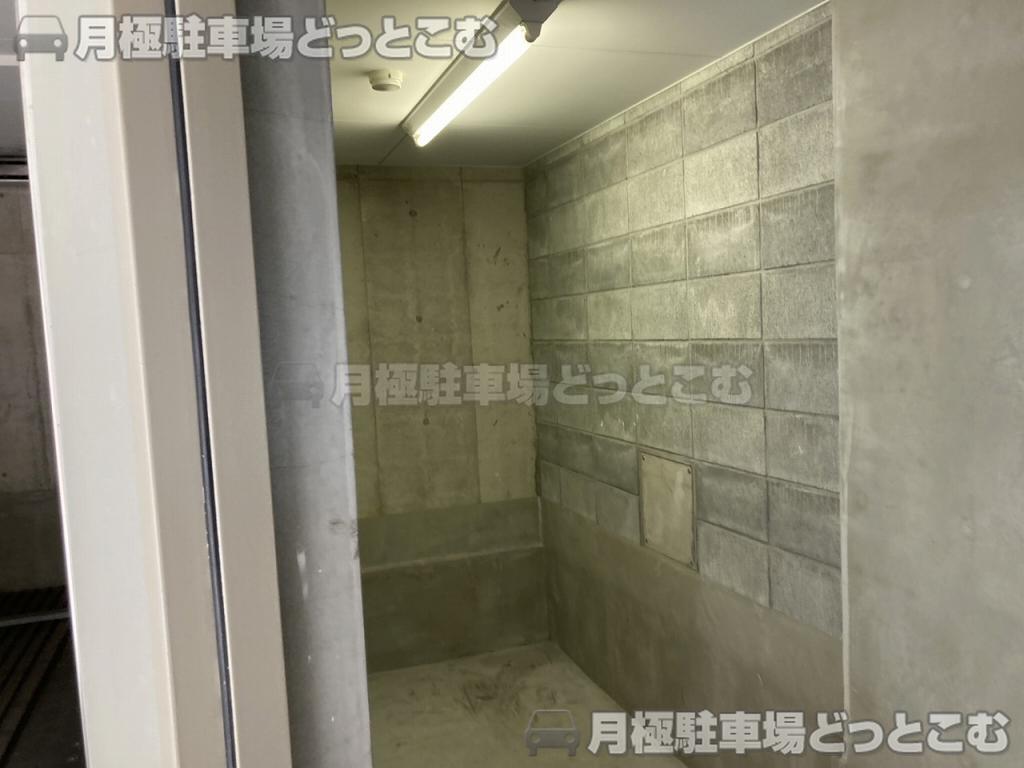 目黒区三田2丁目11-11の月極駐車場2