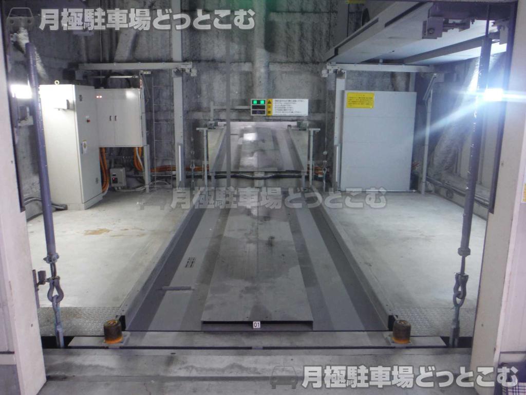 大阪市中央区島之内2-4-13の月極駐車場4