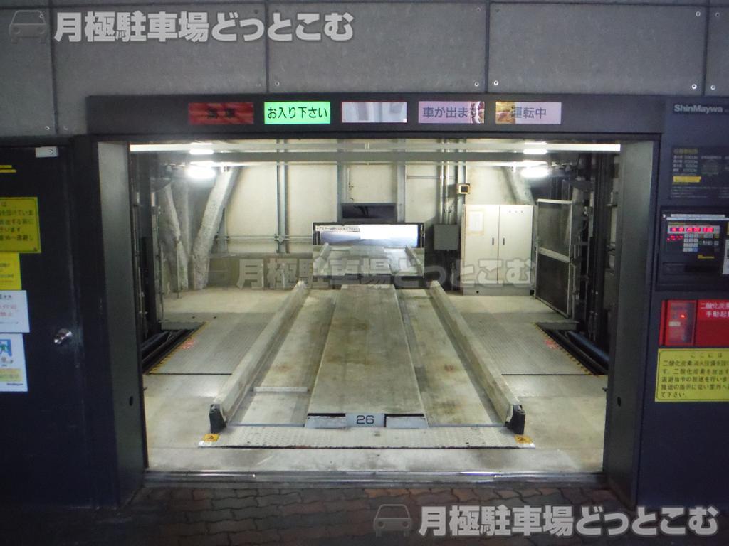 大阪市北区西天満3-4-28の月極駐車場3