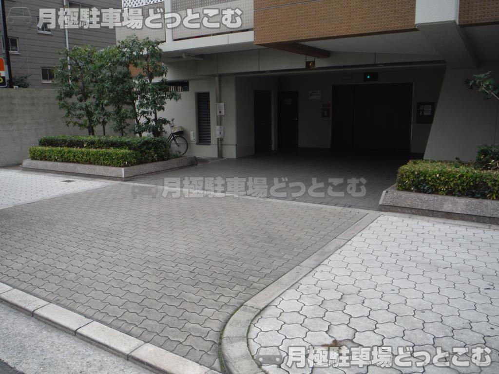 大阪市北区松ケ枝町1-31の月極駐車場3