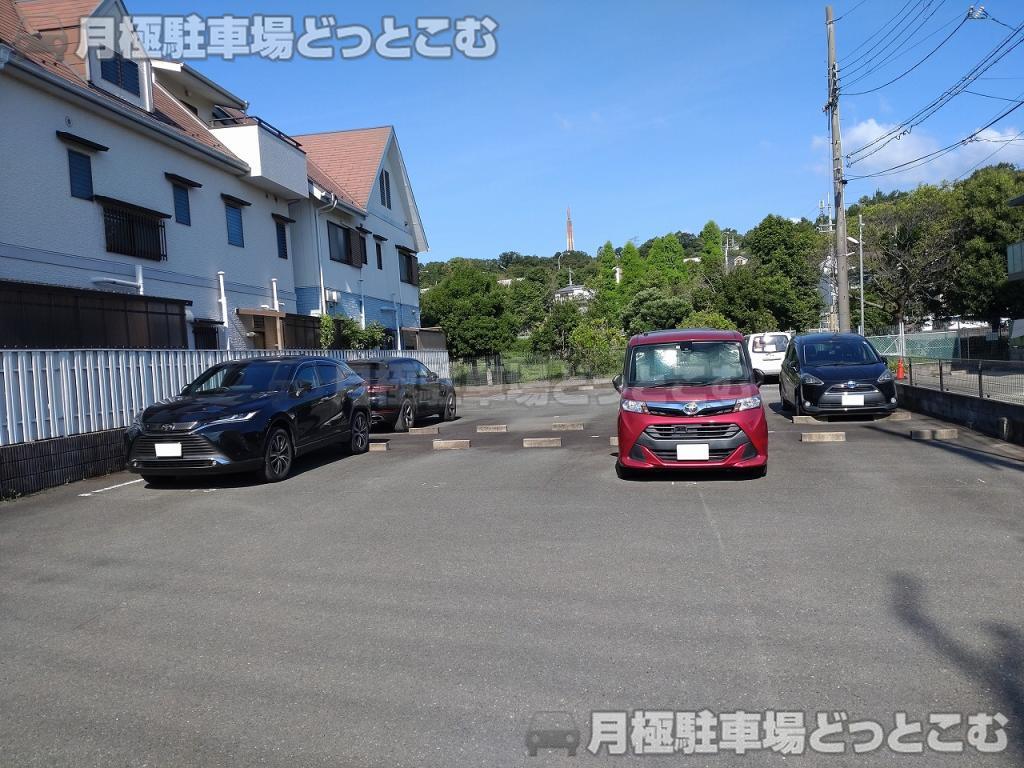 茨木市上穂積3丁目362番12の月極駐車場1