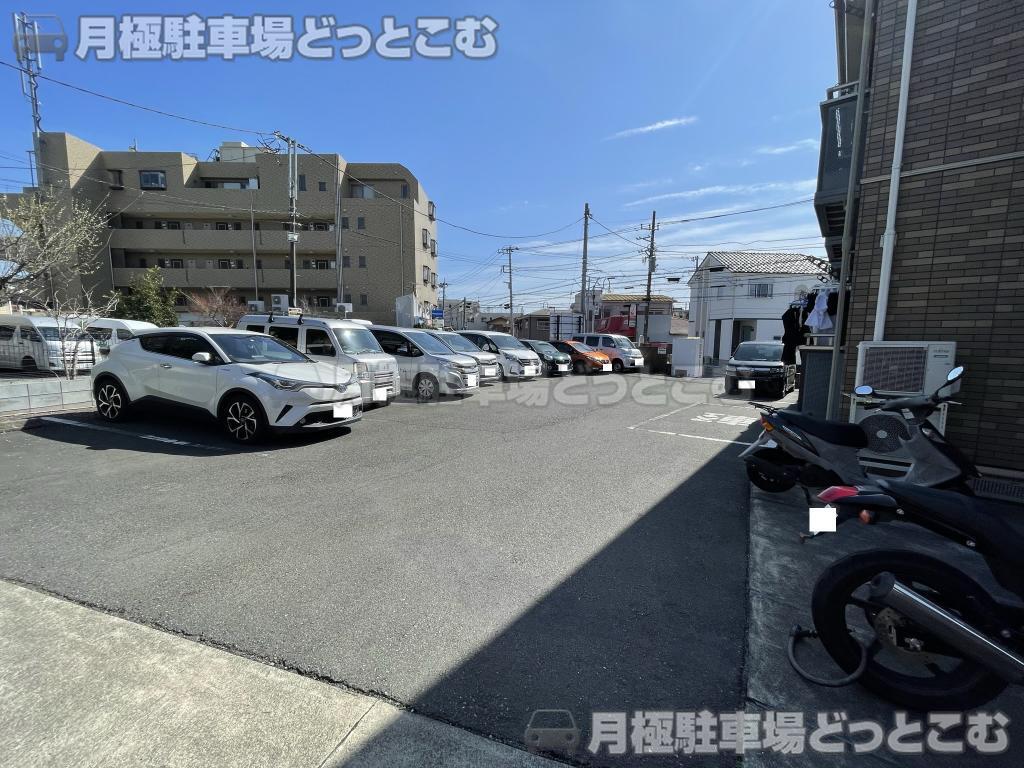 平塚市南原2丁目4-9の月極駐車場1