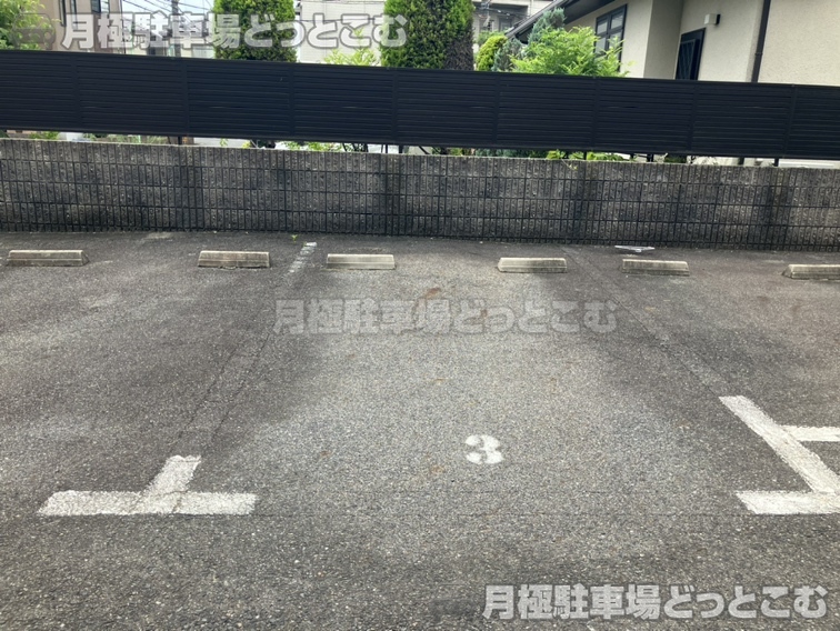 名古屋市名東区西山台112の月極駐車場3