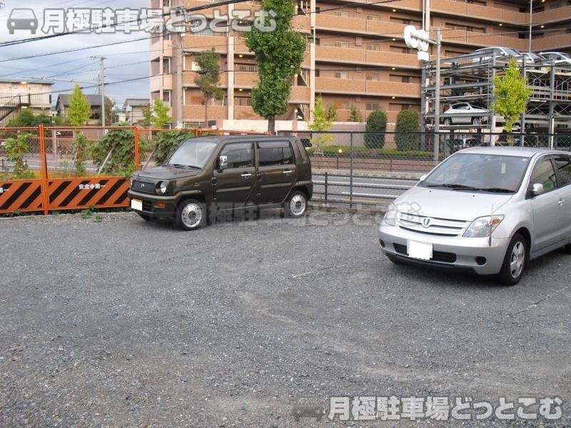 高槻市緑町2-16の月極駐車場2