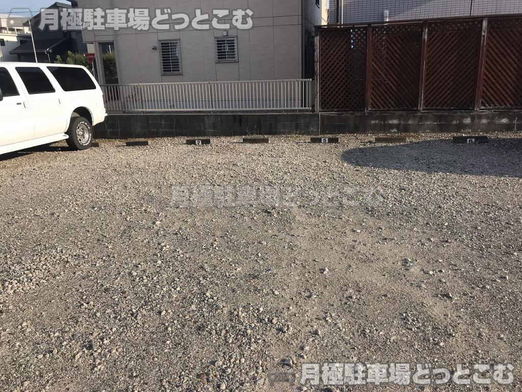 海部郡蟹江町学戸4丁目47の月極駐車場4