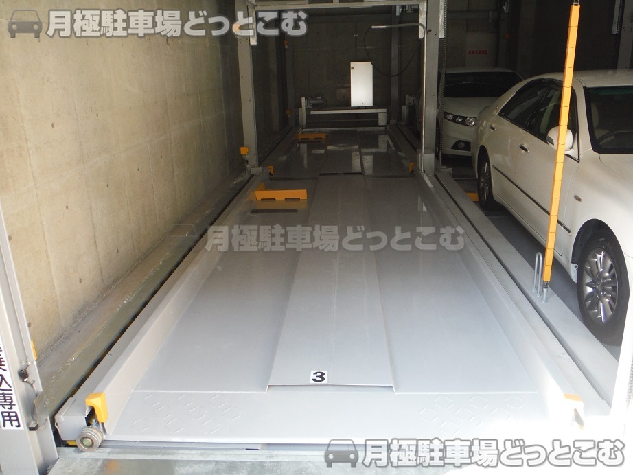 大阪市北区東天満2-4-19の月極駐車場3