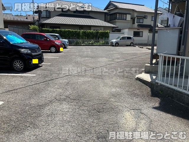 岡崎市上地3丁目7-4の月極駐車場2