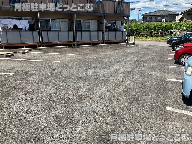 岡崎市上地3丁目7-4の月極駐車場4
